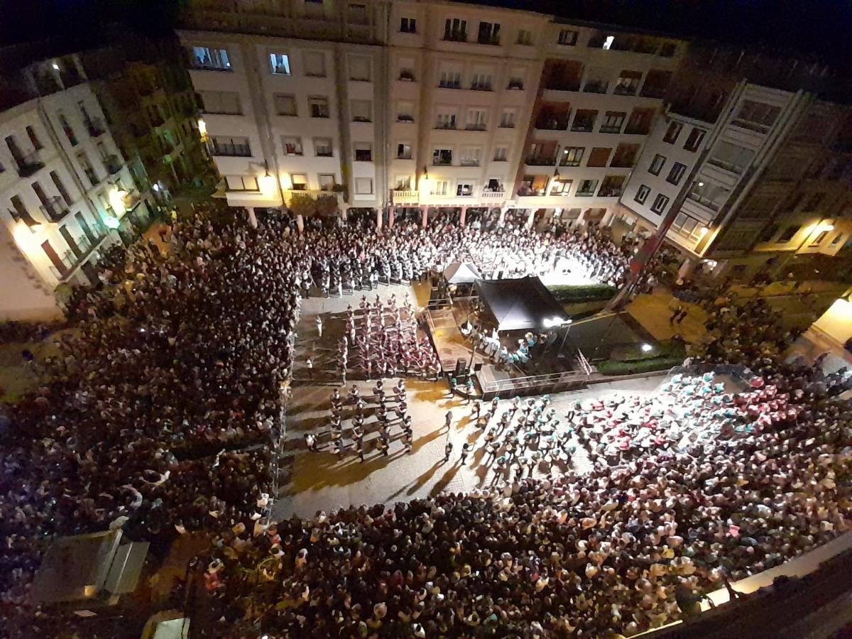 Apartamento Piso centrico amplio-luminoso Zarautz Exterior foto
